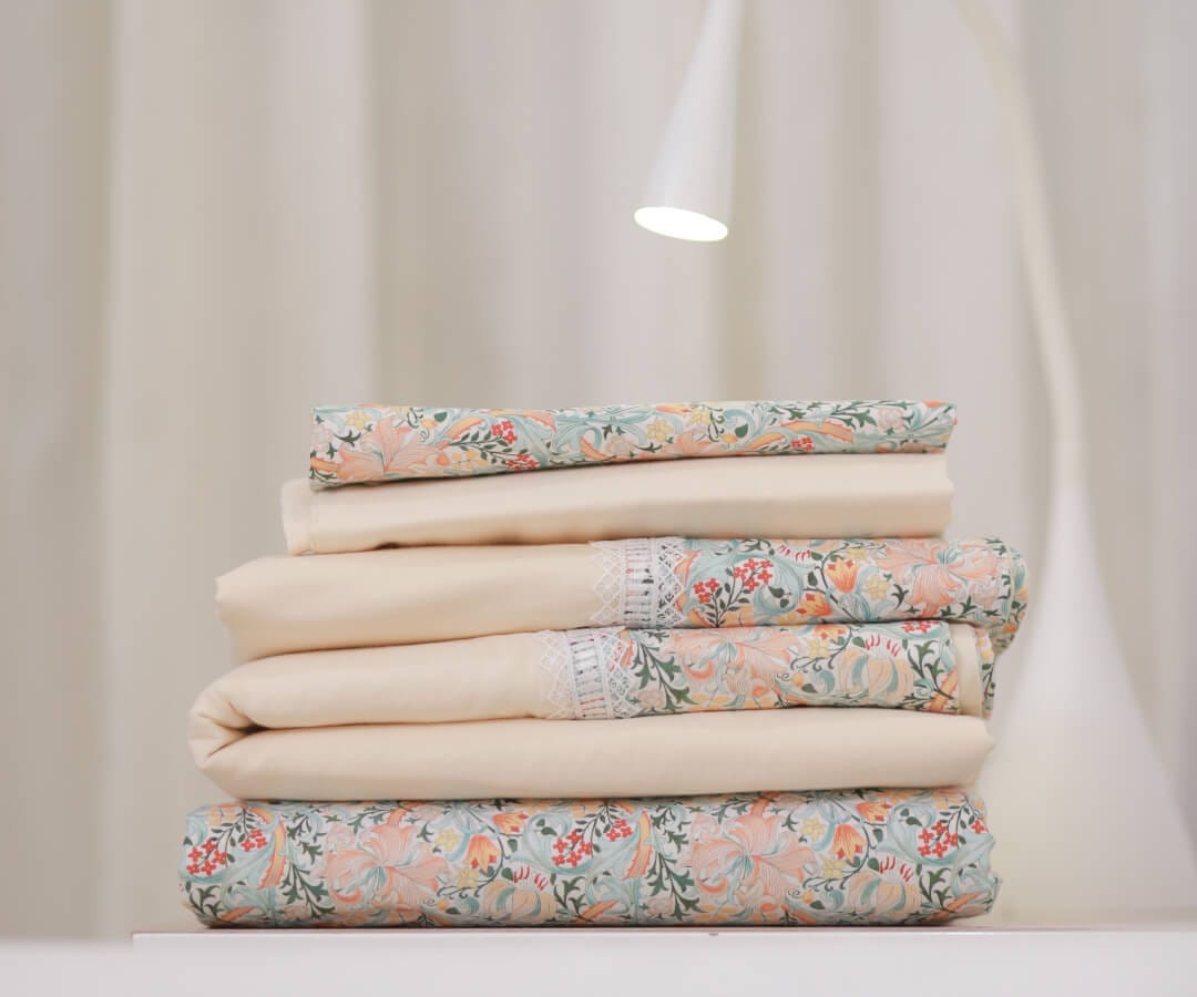 linea-esmeralda_combinada-con-encaje-1 Juego de cama en algodón 100% con estampado floral crema