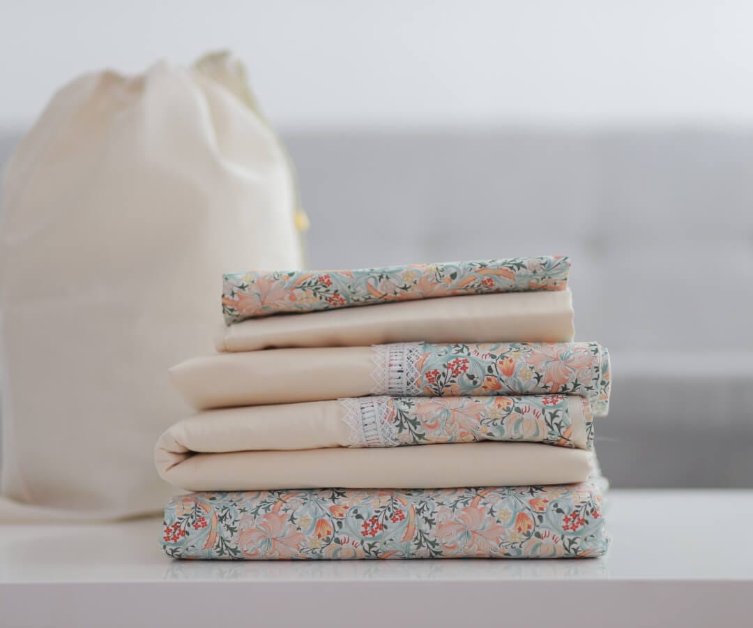 linea-esmeralda_combinada-con-encaje-2 Juego de cama en algodón 100% con estampado floral crema