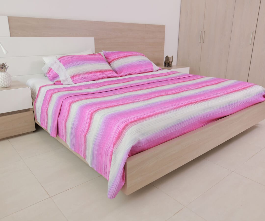 Juego de cama tela blanca y degrade fucsia