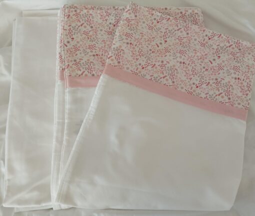 Juego de cama con sabana bajera blanca