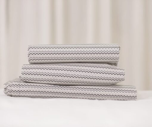 Juego de cama básico en tela grabada de tonos grises