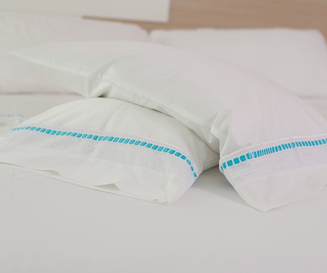 Funda blanca con letín con pasacintas azul - productos - tienda del alergico_3 Funda blanca con letín con pasacintas azul - productos - tienda del alérgico