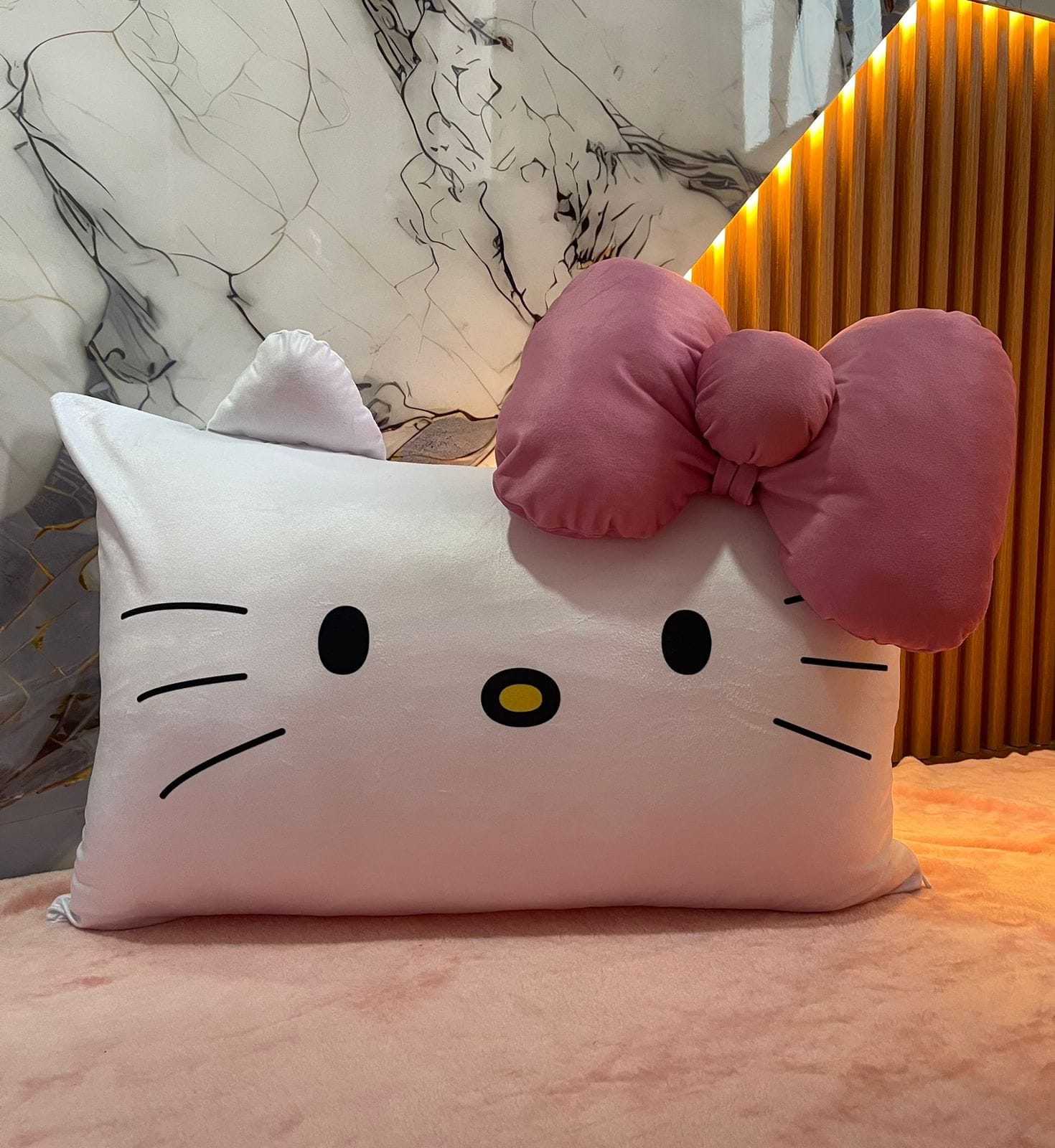 HELLO KITTY ALMOHADA
