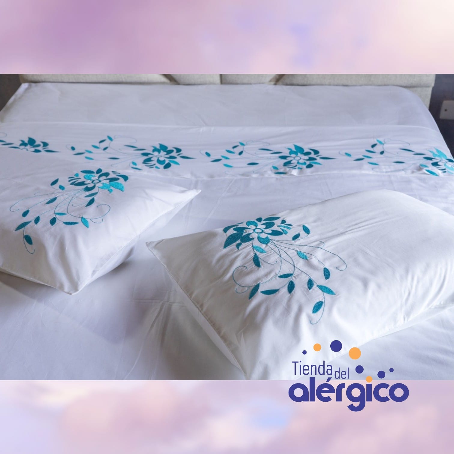 JUEGO DE CAMA BLANCO BORDADO CON FLOR AZUL