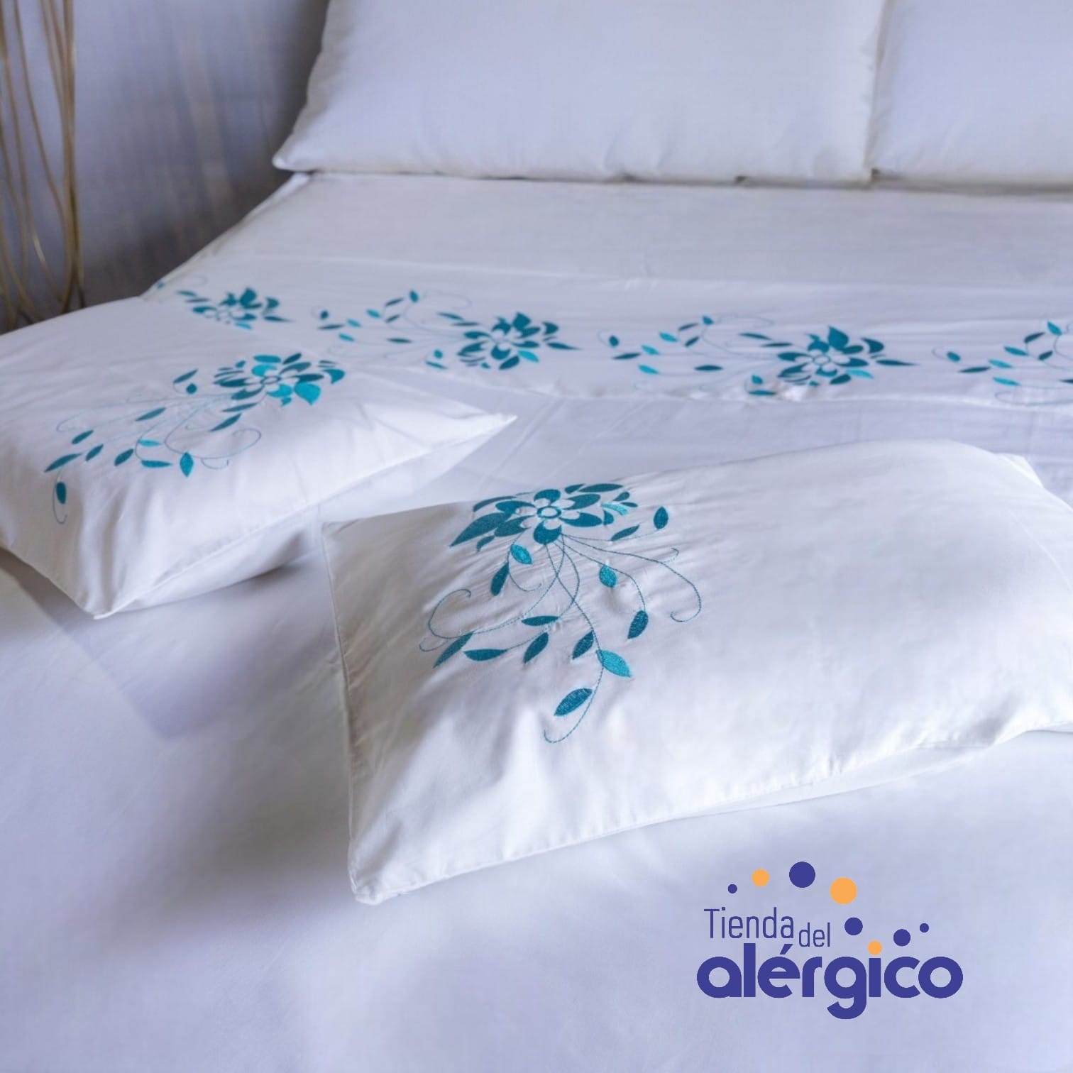 JUEGO DE CAMA BLANCO CON BORDADO FLOR