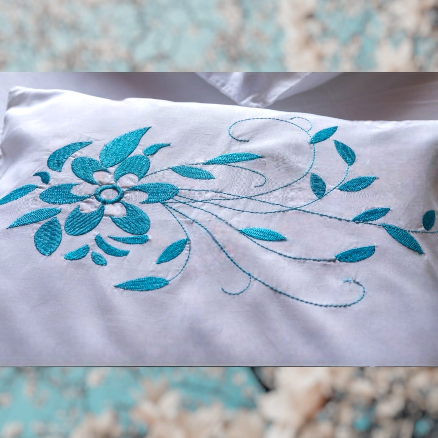 JUEGO DE CAMA BORDADO FLOR AZUL 2